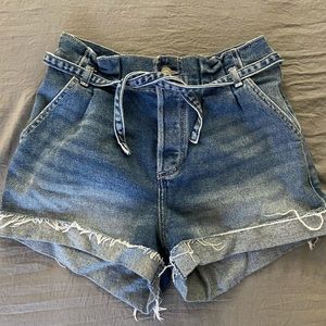 Hollister - Ultra High-Rise Mom Short